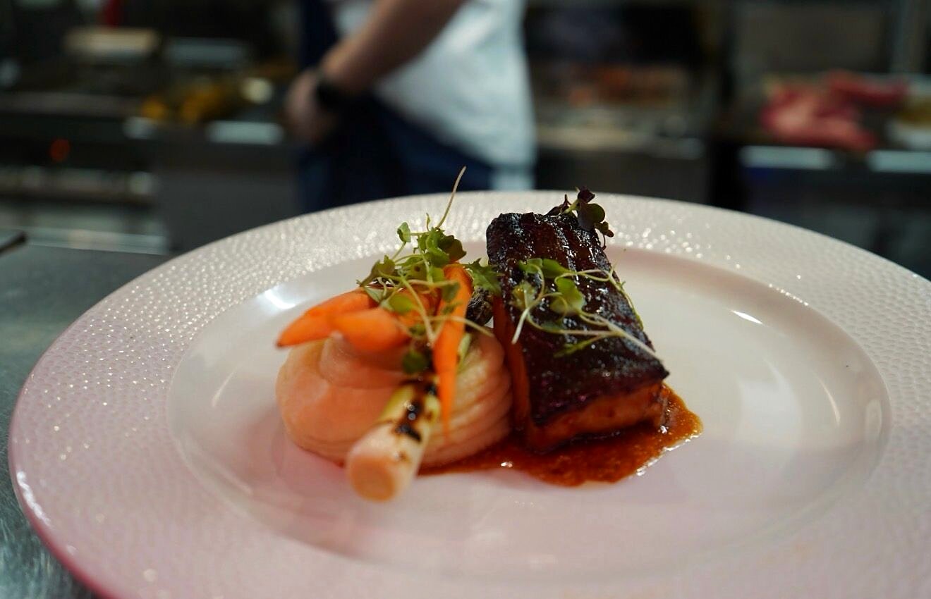 Braised short rib with glazed carrot and red wine jus